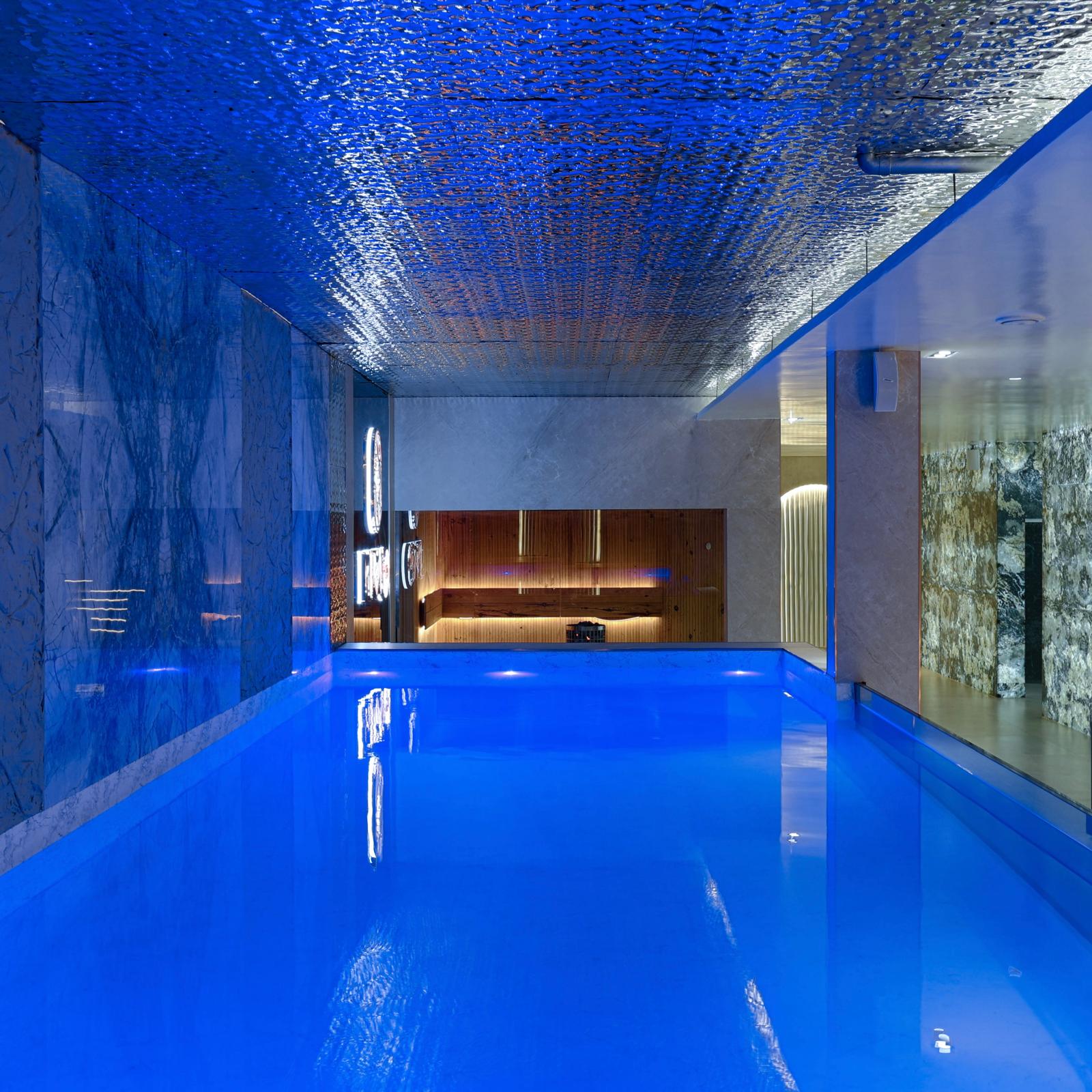 Piscine du spa Murano — Paris