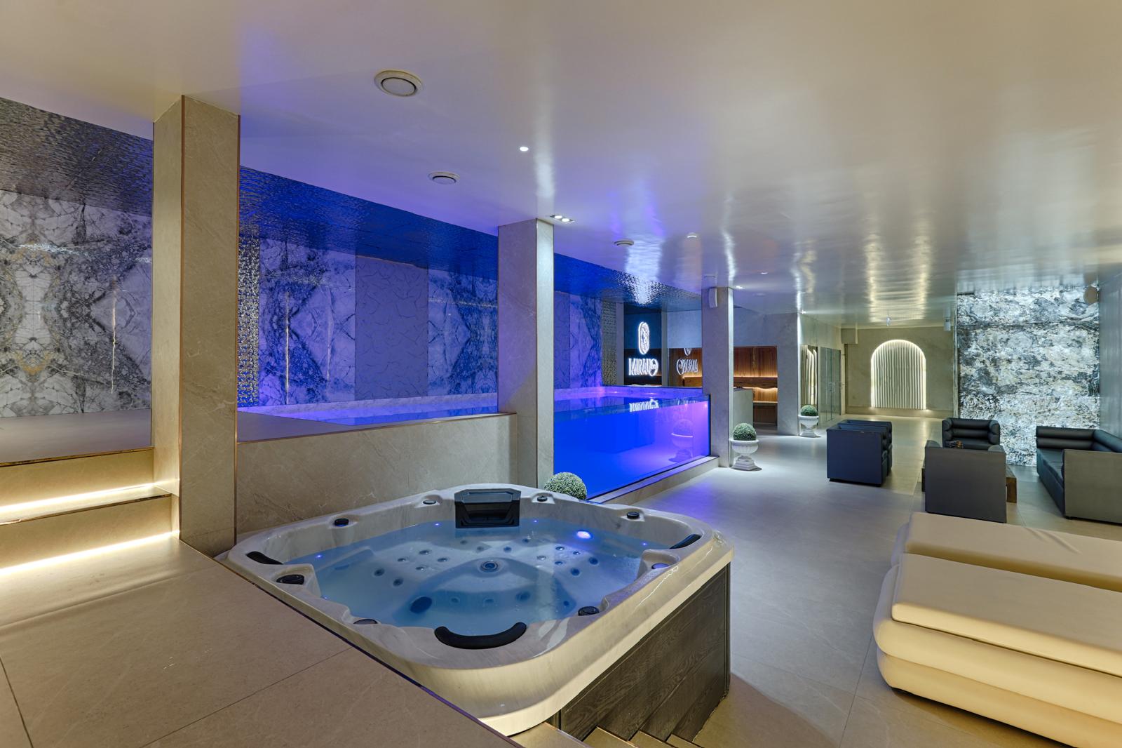 Murano private spa in Paris, Greater Paris — jacuzzi, pool, sauna and hammam